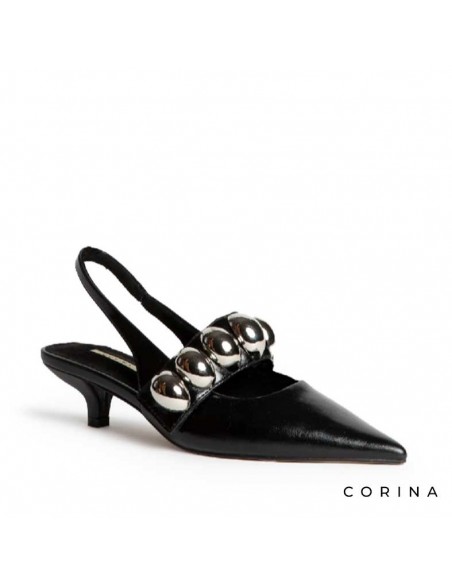 zapato negro tacon bajo​