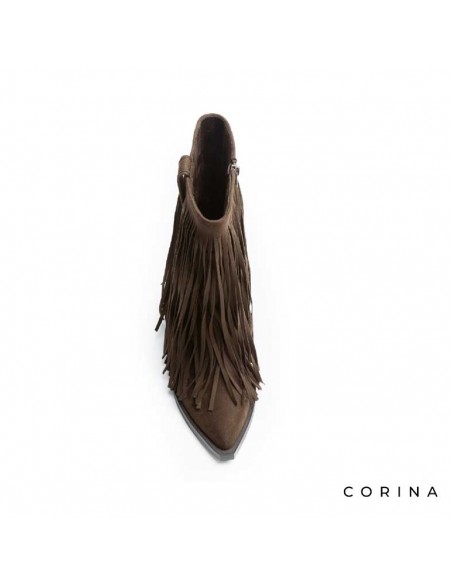 botas marrones con flecos​