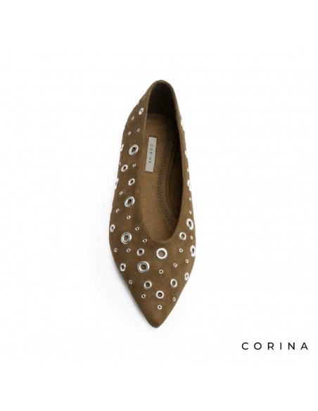 Bailarina con tachuelas