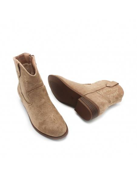 Botín Cowboy Niña Beige visto desde atrás con bordados western