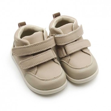 Bota beige respetuosa para bebé con puntera ancha