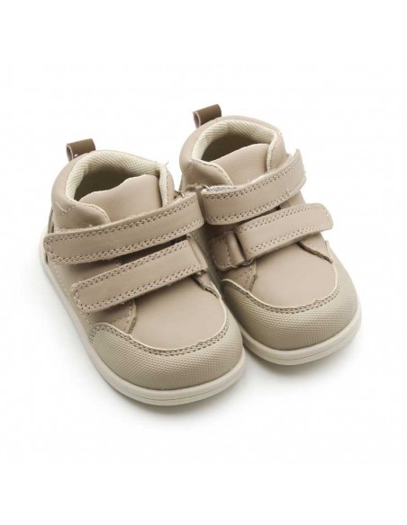 Bota beige respetuosa para bebé con puntera ancha