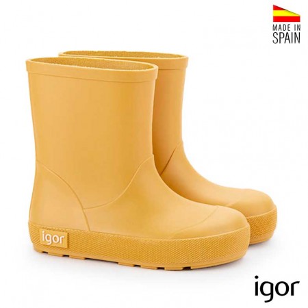 botas de agua amarillas​