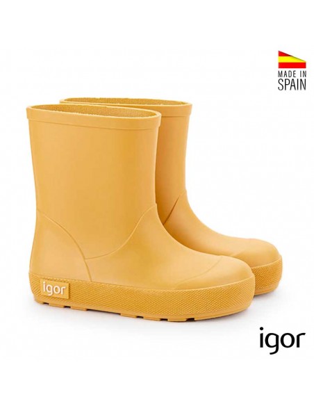 botas de agua amarillas​