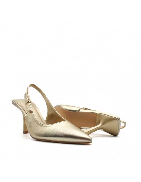 tacones dorados stiletto​