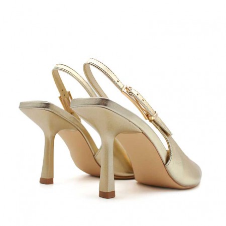 zapatos dorados tacon fino​