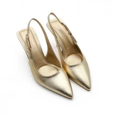 zapato tacon destalonado dorado​