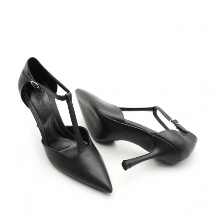 zapatos salones negros​