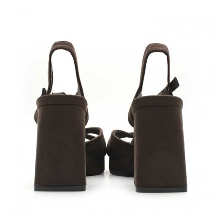 sandalia marron tacon​