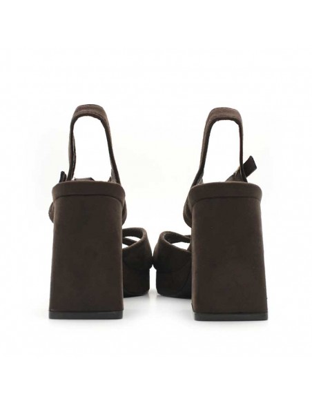 sandalia marron tacon​