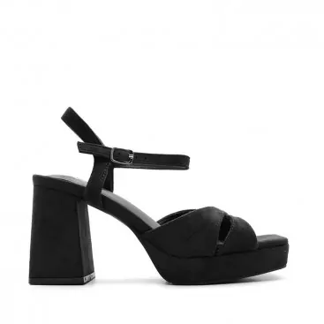 sandalias negras tacón ancho y plataforma​