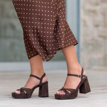 sandalias marron tacon​