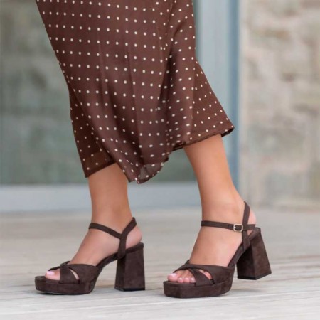sandalias marron tacon​