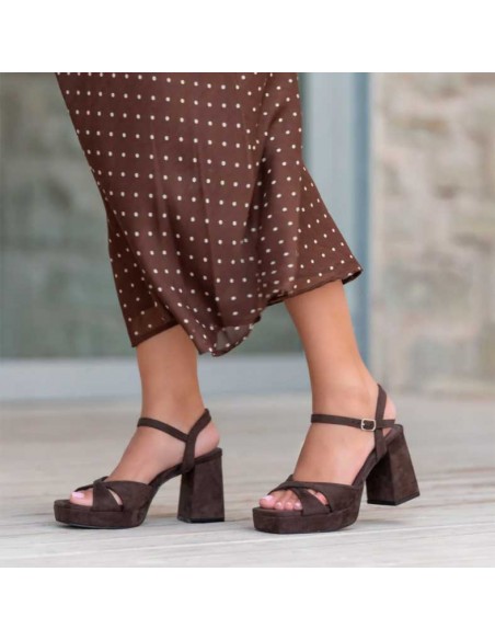 sandalias marron tacon​