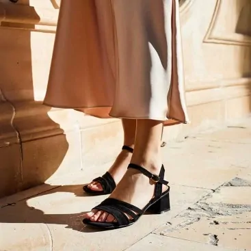 sandalias negras cómodas tacón