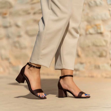 sandalia marron tacon​