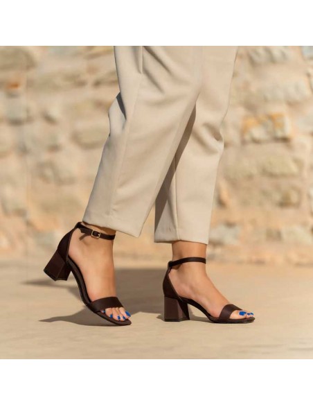 sandalia marron tacon​
