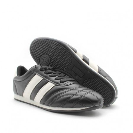 zapatillas negras mujer urbanas​