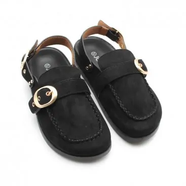 zuecos con hebilla​