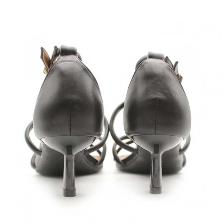 sandalias negras tacon bajo​