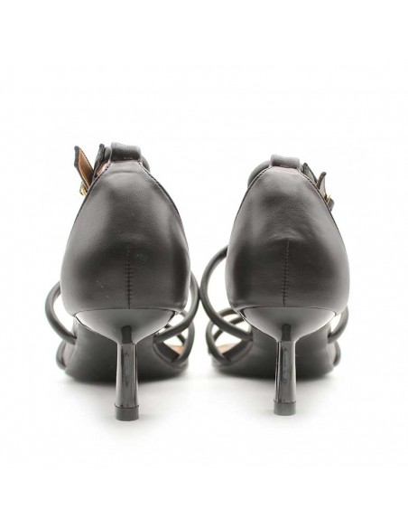 sandalias negras tacon bajo​