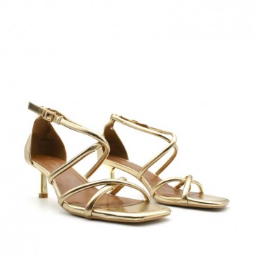 sandalias tacon bajo doradas​