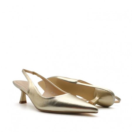 Stiletto dorado con tacón fino