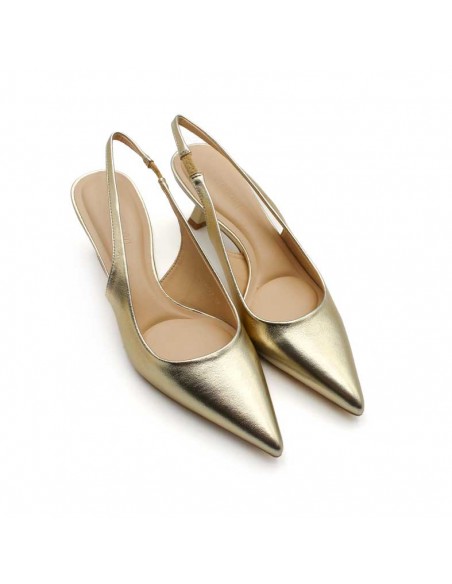 stilettos dorados bajos​