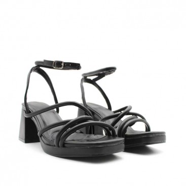 sandalias mujer tacon negras​