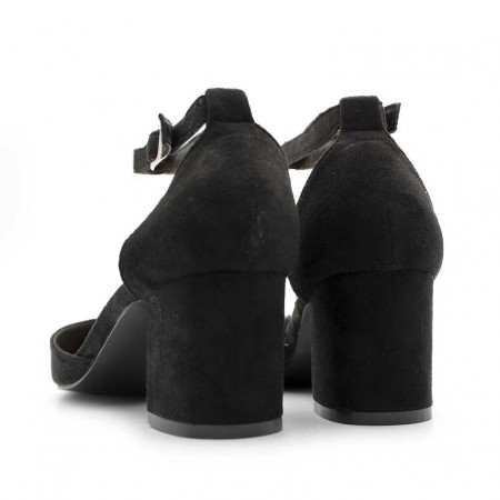 Zapatos negros de tacón bajo