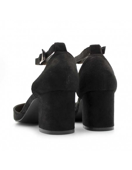 Zapatos negros de tacón bajo