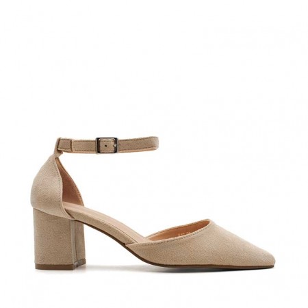 Zapatos beige cómodos