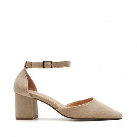 Zapatos beige cómodos