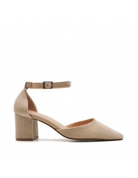 Zapatos beige cómodos