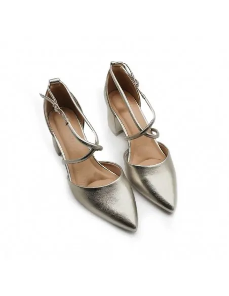 tacones color plomo​