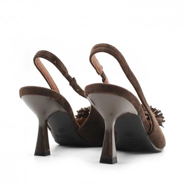 zapatos marrones mujer tacón medio​