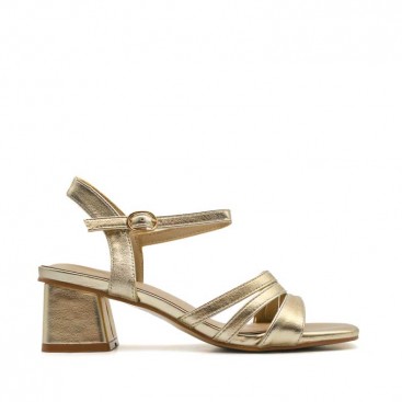 sandalias doradas tiras