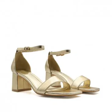 sandalias doradas de fiesta