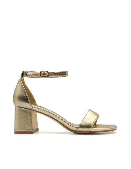 sandalias doradas fiesta tacón medio​