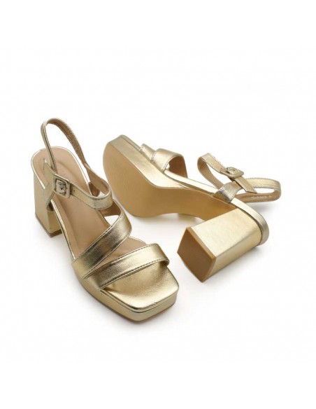 sandalia dorada tacon y plataforma