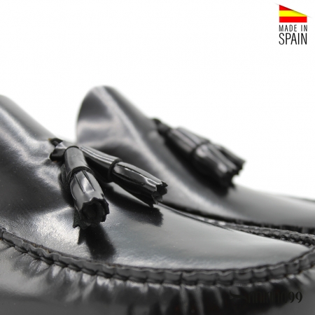 zapatos castellanos con borlas