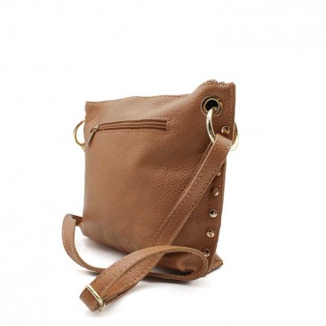 Bolso camel con tachas
