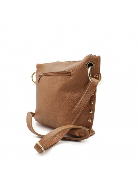 Bolso camel con tachas