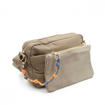 bolso con monedero taupe