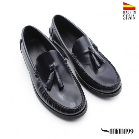 Zapatos castellanos borlas