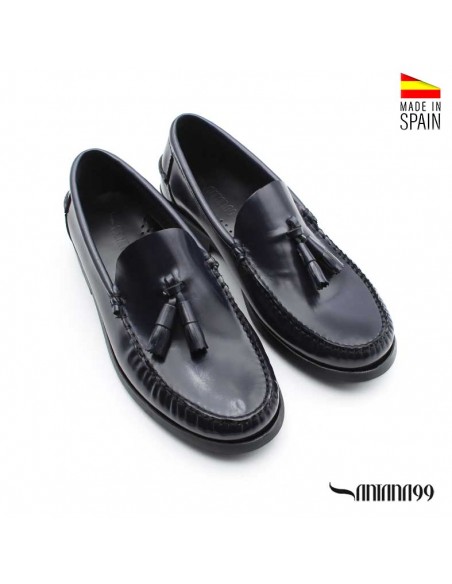 Zapatos castellanos borlas