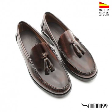 Zapatos castellanos borlas