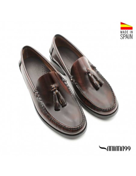 Zapatos castellanos borlas