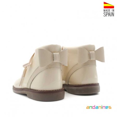 Botines charol beige niña