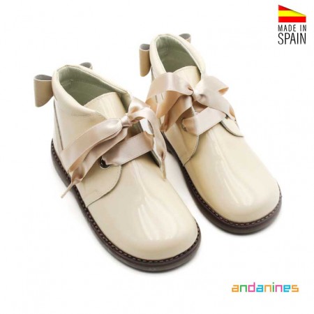Botines beige charol niña